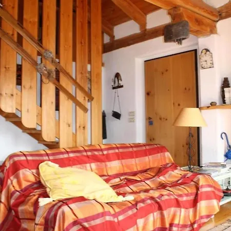 Ferienwohnung Mit Mansarde Und Sudbalkon In Herrlicher Panoramalage Vor Dem Monte Emilius Apartament