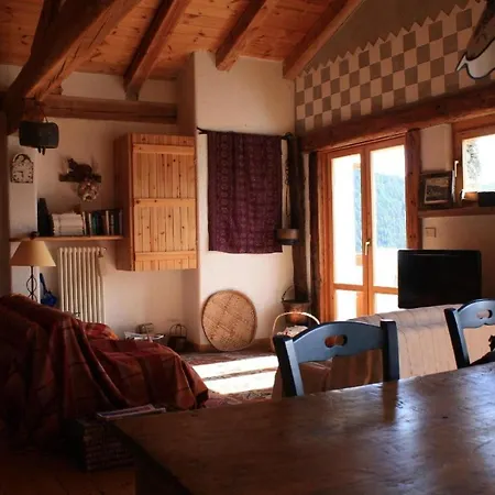 Ferienwohnung Mit Mansarde Und Sudbalkon In Herrlicher Panoramalage Vor Dem Monte Emilius