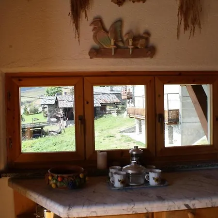 Ferienwohnung Mit Mansarde Und Sudbalkon In Herrlicher Panoramalage Vor Dem Monte Emilius Apartament