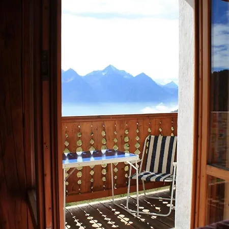 Ferienwohnung Mit Mansarde Und Sudbalkon In Herrlicher Panoramalage Vor Dem Monte Emilius